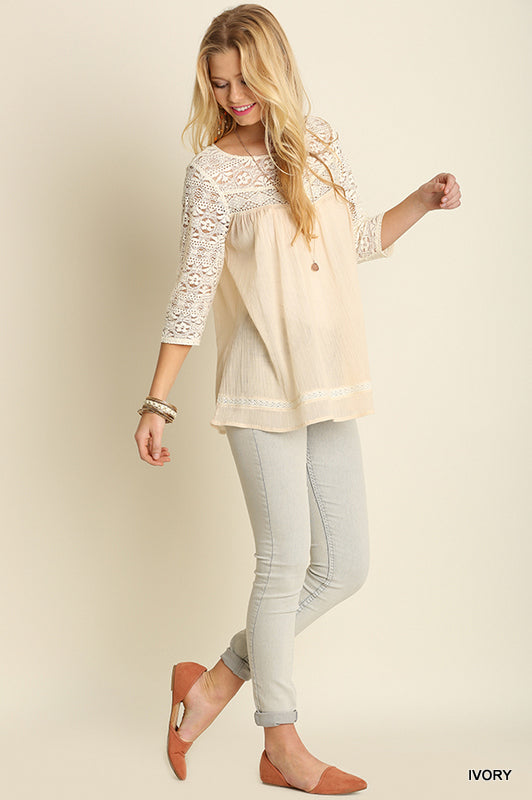 THREE-QUARTER SLEEVES TOP