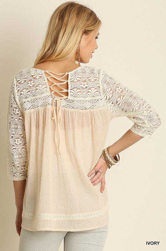 THREE-QUARTER SLEEVES TOP